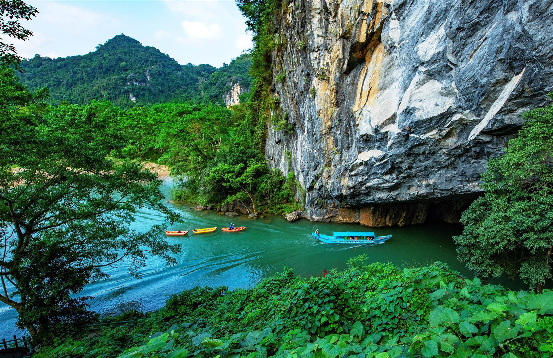 Khám Phá Phong Nha Kẻ Bàng: Hướng Dẫn Du Lịch Hoàn Hảo Cho Mọi Lứa Tuổi
